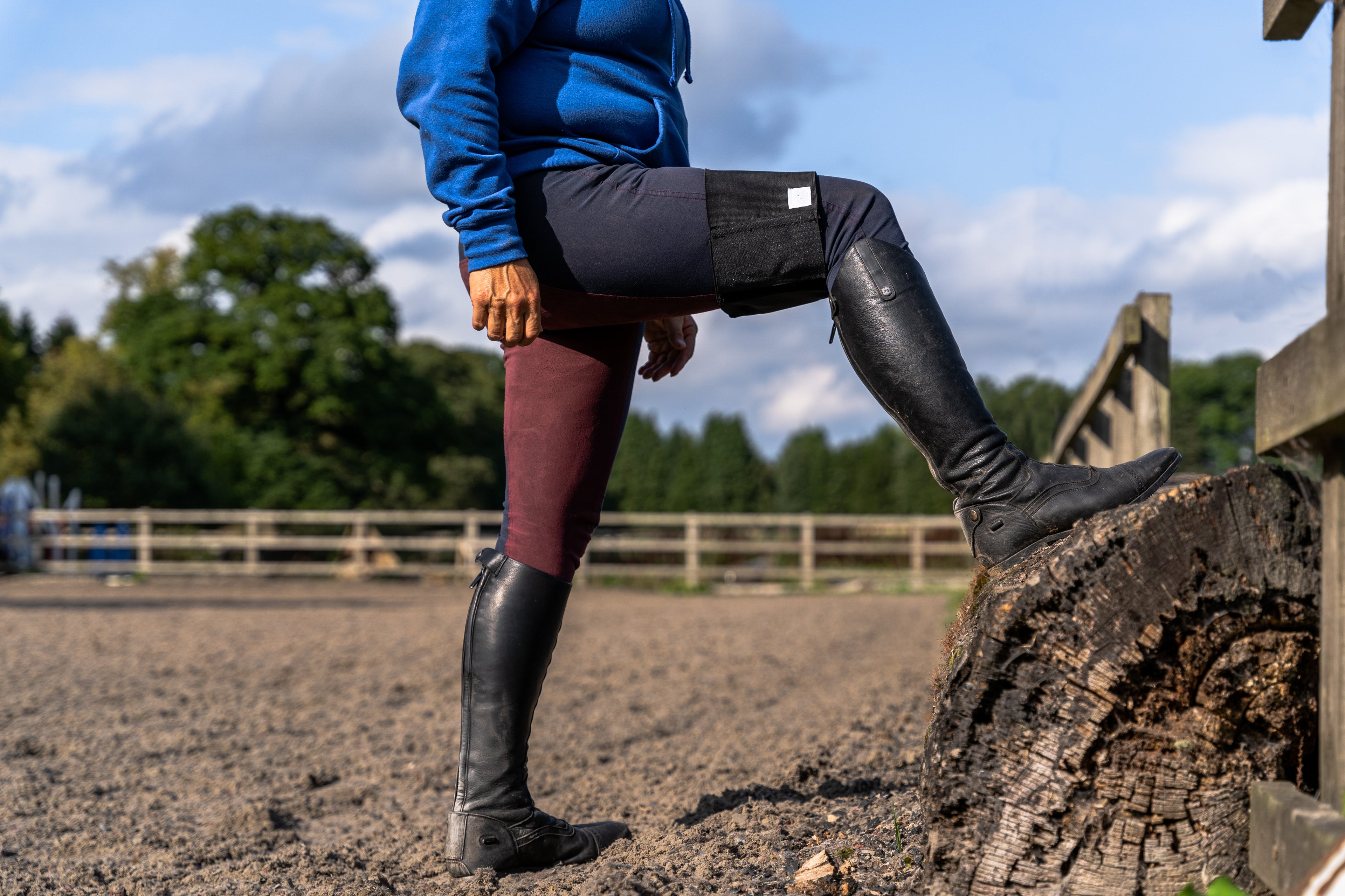 Horse rider wearing a Black Equiseat Aid