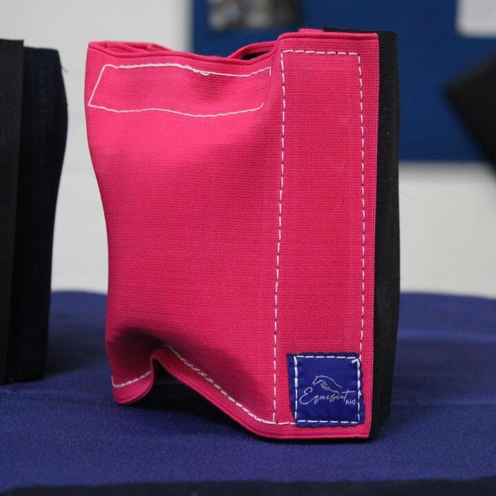 Kids Equiseat Aid in Cerise Pink